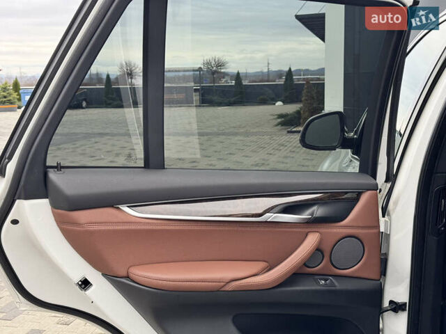 Белый БМВ Х5, объемом двигателя 2.98 л и пробегом 130 тыс. км за 28700 $, фото 43 на Automoto.ua