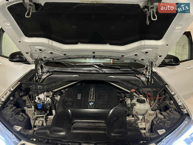 Белый БМВ Х5, объемом двигателя 2.99 л и пробегом 176 тыс. км за 42000 $, фото 25 на Automoto.ua