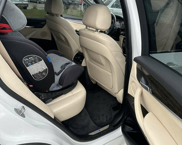 Білий БМВ Х5, об'ємом двигуна 2.98 л та пробігом 148 тис. км за 26000 $, фото 9 на Automoto.ua