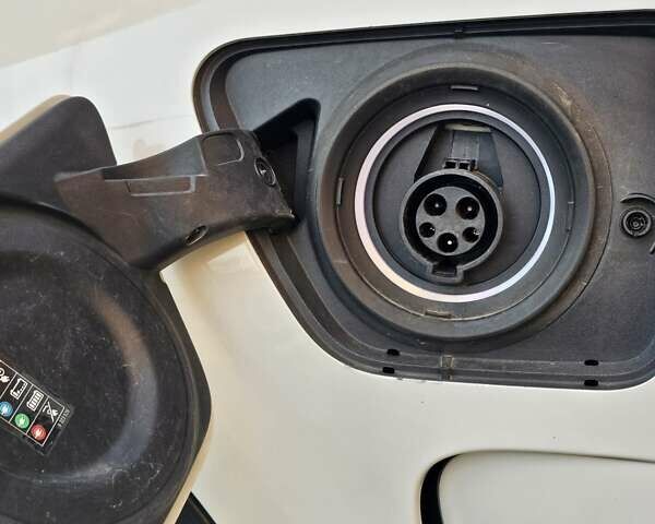 Білий БМВ Х5, об'ємом двигуна 2 л та пробігом 173 тис. км за 27200 $, фото 6 на Automoto.ua
