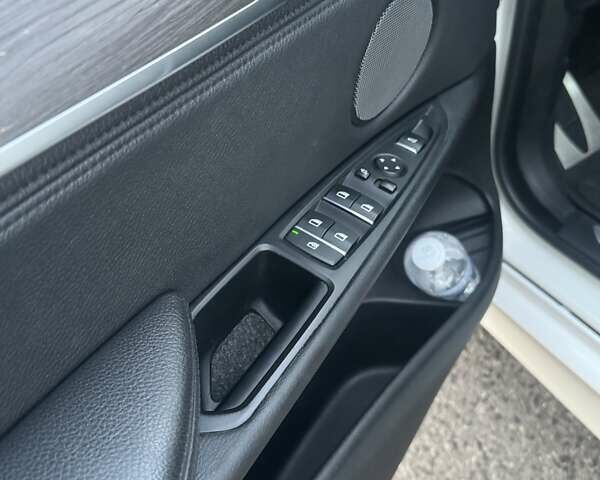 Белый БМВ Х5, объемом двигателя 2.99 л и пробегом 179 тыс. км за 35000 $, фото 13 на Automoto.ua