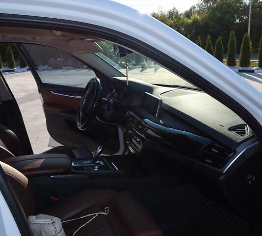 Белый БМВ Х5, объемом двигателя 2 л и пробегом 168 тыс. км за 29999 $, фото 9 на Automoto.ua