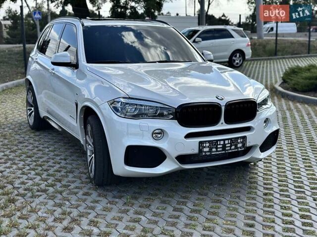 Белый БМВ Х5, объемом двигателя 3 л и пробегом 128 тыс. км за 37500 $, фото 3 на Automoto.ua