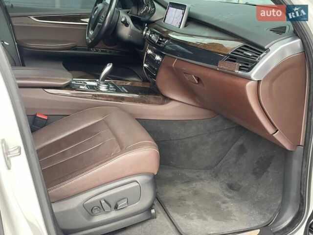 Белый БМВ Х5, объемом двигателя 3 л и пробегом 186 тыс. км за 21400 $, фото 10 на Automoto.ua