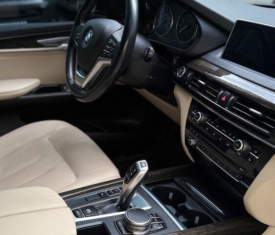 Белый БМВ Х5, объемом двигателя 2 л и пробегом 204 тыс. км за 23000 $, фото 20 на Automoto.ua