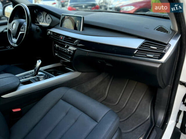 Белый БМВ Х5, объемом двигателя 2 л и пробегом 106 тыс. км за 27900 $, фото 26 на Automoto.ua