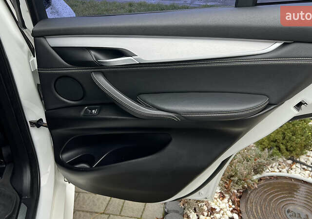 Білий БМВ Х5, об'ємом двигуна 2 л та пробігом 166 тис. км за 28000 $, фото 33 на Automoto.ua