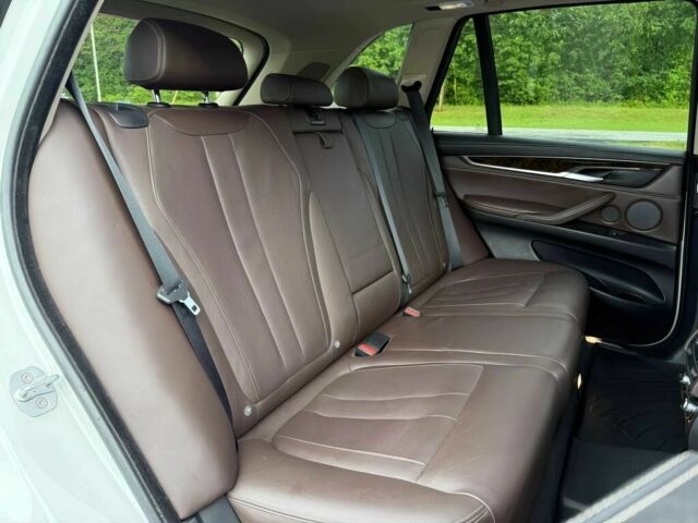 Белый БМВ Х5, объемом двигателя 3 л и пробегом 73 тыс. км за 6800 $, фото 11 на Automoto.ua