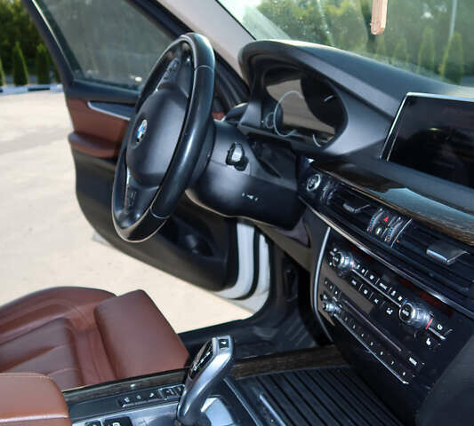 Белый БМВ Х5, объемом двигателя 2 л и пробегом 168 тыс. км за 29999 $, фото 15 на Automoto.ua