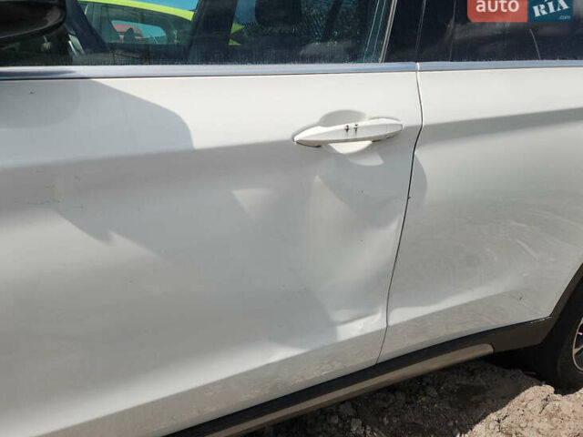 Білий БМВ Х5, об'ємом двигуна 2 л та пробігом 198 тис. км за 28700 $, фото 4 на Automoto.ua
