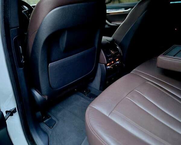 Белый БМВ Х5, объемом двигателя 3 л и пробегом 205 тыс. км за 25000 $, фото 44 на Automoto.ua