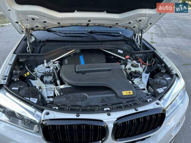 Белый БМВ Х5, объемом двигателя 2 л и пробегом 100 тыс. км за 32000 $, фото 6 на Automoto.ua