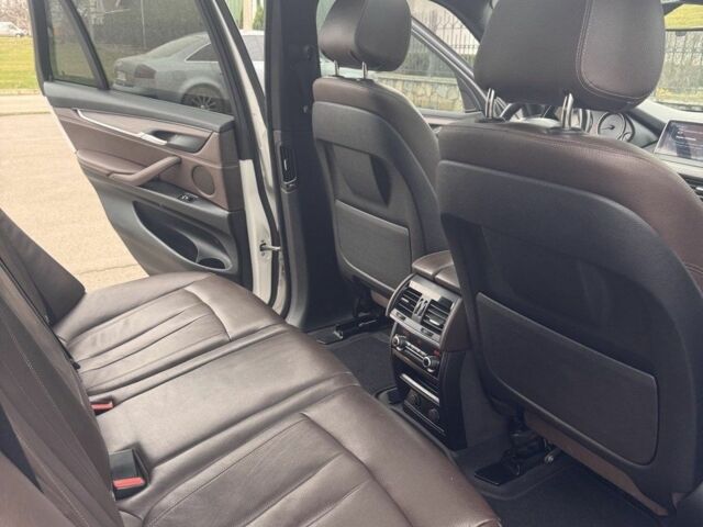 Белый БМВ Х5, объемом двигателя 0 л и пробегом 137 тыс. км за 30000 $, фото 6 на Automoto.ua