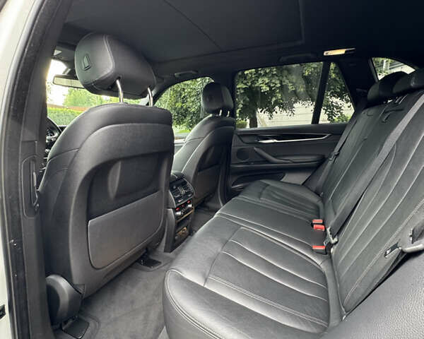 Белый БМВ Х5, объемом двигателя 2.98 л и пробегом 84 тыс. км за 31000 $, фото 11 на Automoto.ua