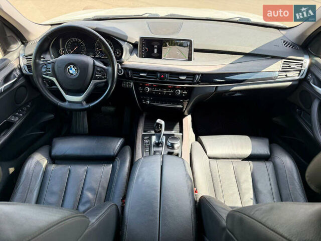 Білий БМВ Х5, об'ємом двигуна 2.98 л та пробігом 210 тис. км за 32000 $, фото 7 на Automoto.ua