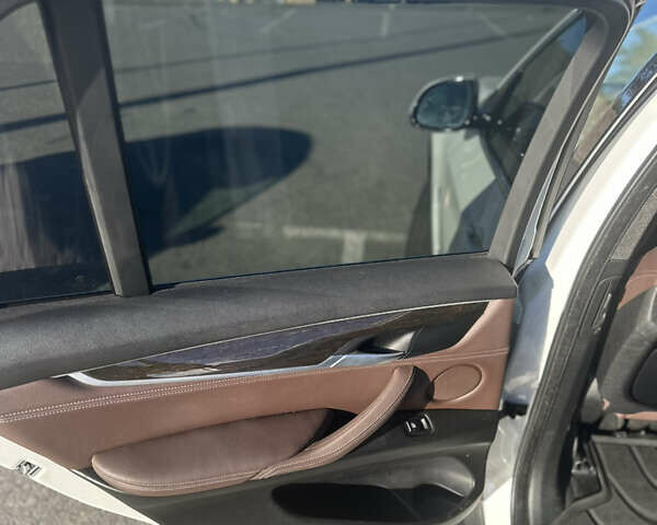 Белый БМВ Х5, объемом двигателя 2.99 л и пробегом 150 тыс. км за 39999 $, фото 16 на Automoto.ua