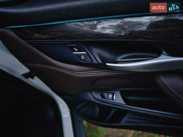 Белый БМВ Х5, объемом двигателя 3 л и пробегом 205 тыс. км за 25000 $, фото 61 на Automoto.ua