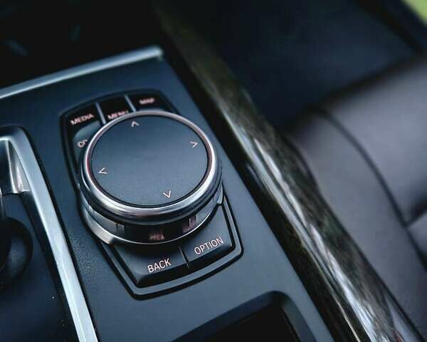 Белый БМВ Х5, объемом двигателя 3 л и пробегом 205 тыс. км за 25000 $, фото 31 на Automoto.ua