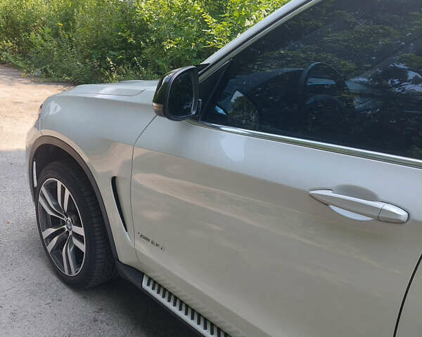 Белый БМВ Х5, объемом двигателя 2 л и пробегом 125 тыс. км за 30000 $, фото 7 на Automoto.ua