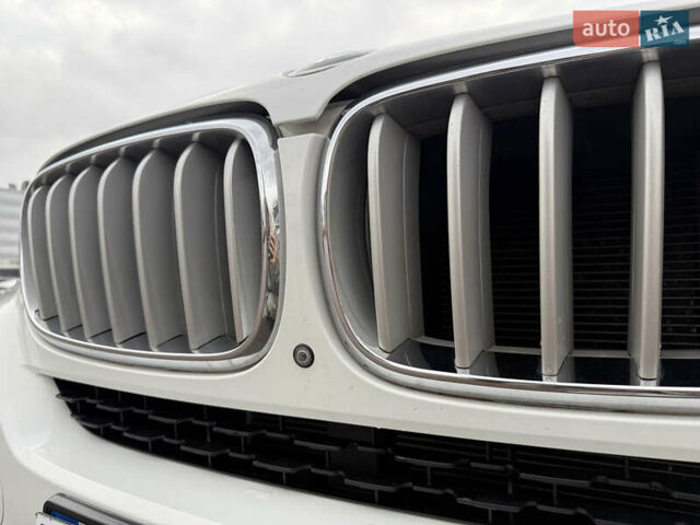 Білий БМВ Х5, об'ємом двигуна 2.99 л та пробігом 213 тис. км за 28800 $, фото 31 на Automoto.ua