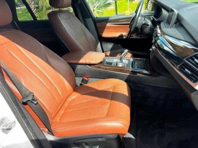 Белый БМВ Х5, объемом двигателя 3 л и пробегом 46 тыс. км за 9000 $, фото 16 на Automoto.ua