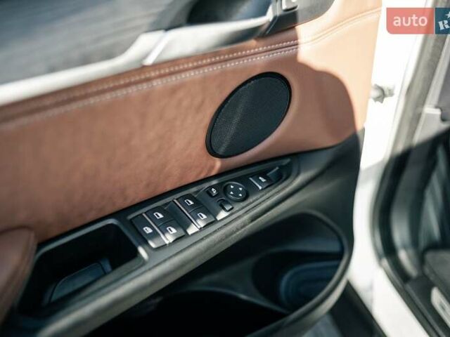 Білий БМВ Х5, об'ємом двигуна 2 л та пробігом 153 тис. км за 32800 $, фото 12 на Automoto.ua