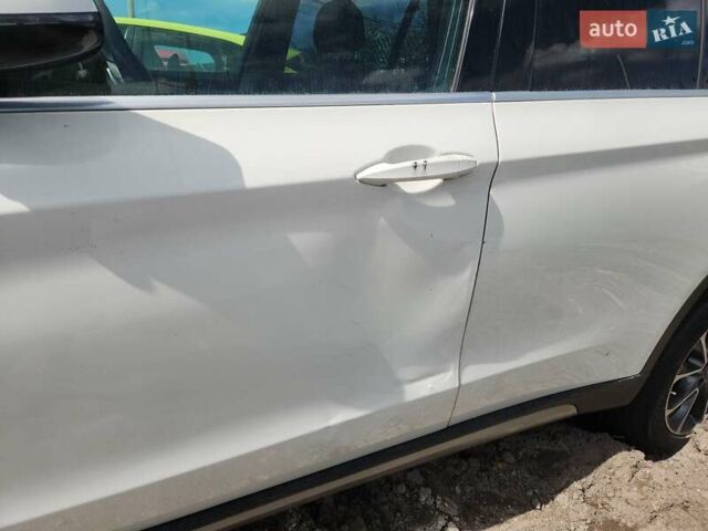 Белый БМВ Х5, объемом двигателя 2 л и пробегом 199 тыс. км за 30000 $, фото 6 на Automoto.ua