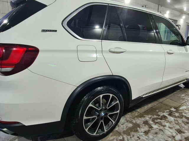 Білий БМВ Х5, об'ємом двигуна 2 л та пробігом 158 тис. км за 35500 $, фото 1 на Automoto.ua