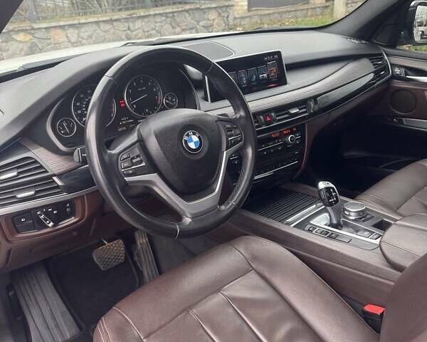 Белый БМВ Х5, объемом двигателя 3 л и пробегом 137 тыс. км за 30000 $, фото 4 на Automoto.ua