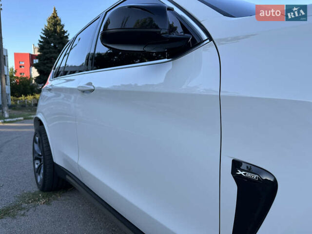 Белый БМВ Х5, объемом двигателя 2 л и пробегом 100 тыс. км за 32000 $, фото 1 на Automoto.ua