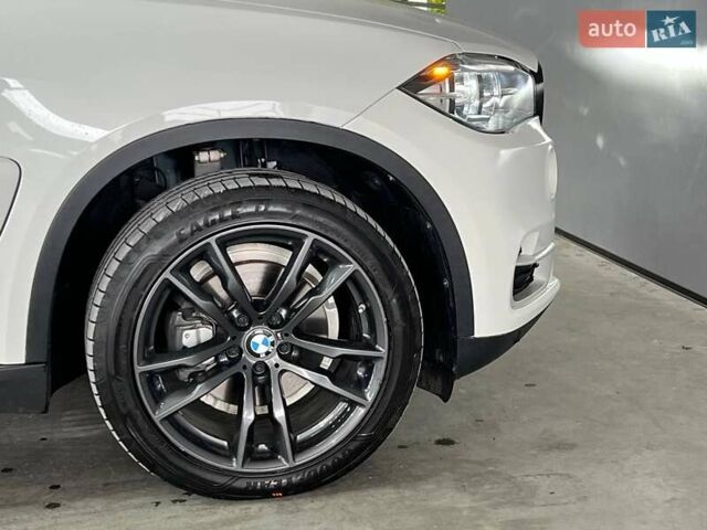 Белый БМВ Х5, объемом двигателя 2.98 л и пробегом 57 тыс. км за 34800 $, фото 11 на Automoto.ua