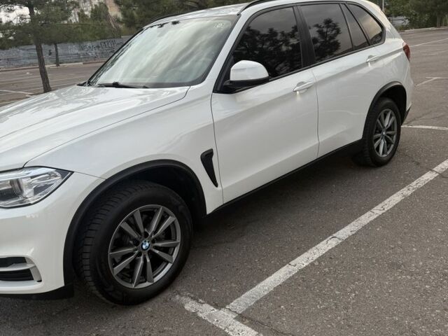 БМВ Х5 2017 в Николаеве на Automoto.ua Белый БМВ Х5, объемом двигателя 2 л и пробегом 200 тыс. км за 27500 $, фото 2 на Automoto.ua