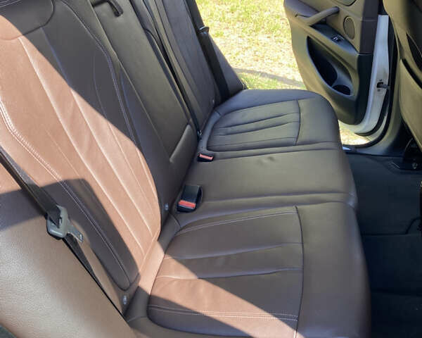 Белый БМВ Х5, объемом двигателя 2 л и пробегом 193 тыс. км за 35000 $, фото 15 на Automoto.ua