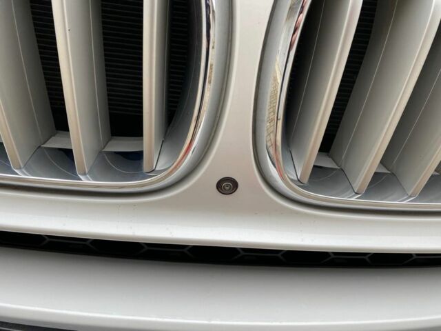 Белый БМВ Х5, объемом двигателя 3 л и пробегом 249 тыс. км за 35000 $, фото 16 на Automoto.ua