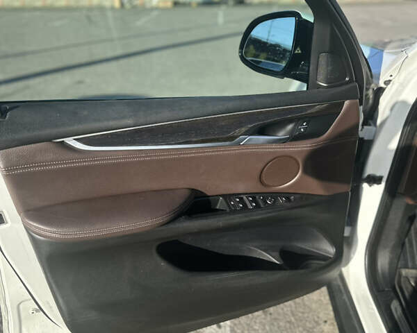 Белый БМВ Х5, объемом двигателя 2.99 л и пробегом 150 тыс. км за 39999 $, фото 11 на Automoto.ua