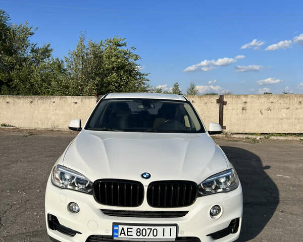 Білий БМВ Х5, об'ємом двигуна 2 л та пробігом 158 тис. км за 25999 $, фото 12 на Automoto.ua