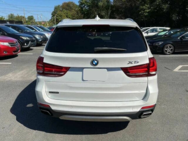 Белый БМВ Х5, объемом двигателя 2 л и пробегом 54 тыс. км за 9500 $, фото 6 на Automoto.ua