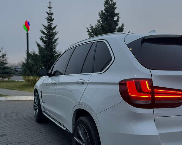 Білий БМВ Х5, об'ємом двигуна 2.99 л та пробігом 218 тис. км за 32900 $, фото 6 на Automoto.ua