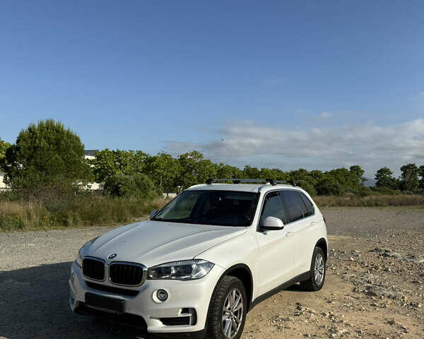 Белый БМВ Х5, объемом двигателя 2 л и пробегом 110 тыс. км за 37249 $, фото 1 на Automoto.ua