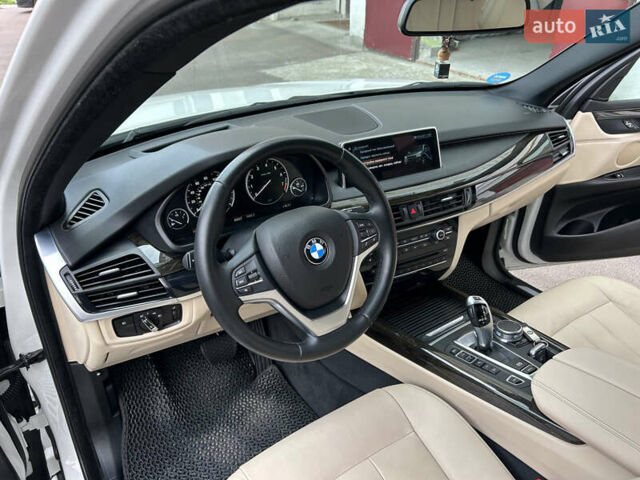 Белый БМВ Х5, объемом двигателя 2 л и пробегом 82 тыс. км за 33900 $, фото 33 на Automoto.ua