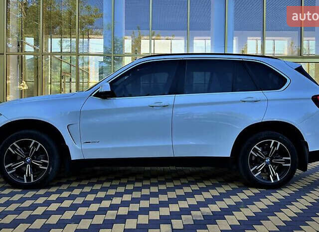 Белый БМВ Х5, объемом двигателя 2 л и пробегом 120 тыс. км за 24999 $, фото 7 на Automoto.ua