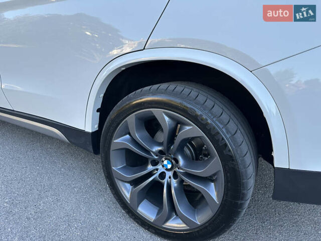 Белый БМВ Х5, объемом двигателя 2 л и пробегом 100 тыс. км за 32000 $, фото 4 на Automoto.ua