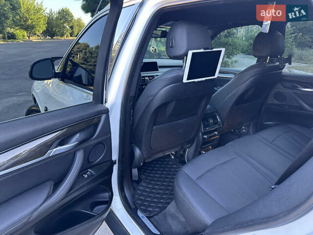 Белый БМВ Х5, объемом двигателя 2 л и пробегом 100 тыс. км за 32000 $, фото 17 на Automoto.ua