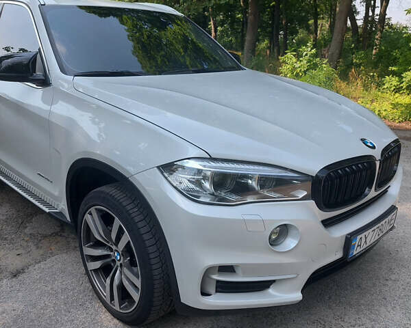 Белый БМВ Х5, объемом двигателя 2 л и пробегом 125 тыс. км за 30000 $, фото 1 на Automoto.ua
