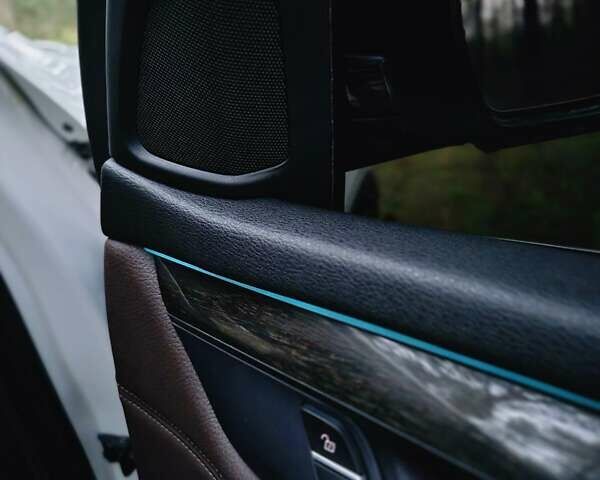 Белый БМВ Х5, объемом двигателя 3 л и пробегом 205 тыс. км за 25000 $, фото 60 на Automoto.ua