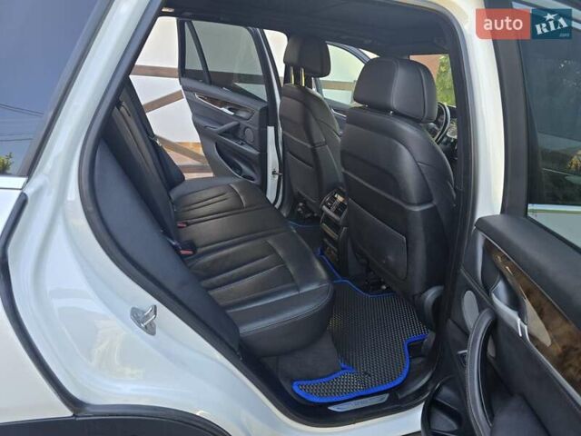 Белый БМВ Х5, объемом двигателя 2.99 л и пробегом 278 тыс. км за 27867 $, фото 10 на Automoto.ua