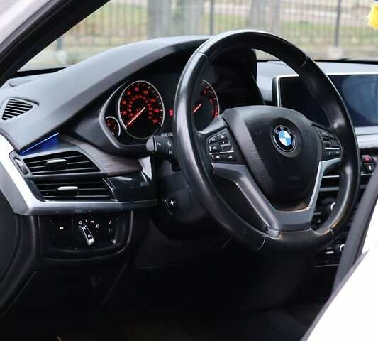 Белый БМВ Х5, объемом двигателя 2 л и пробегом 217 тыс. км за 27500 $, фото 9 на Automoto.ua