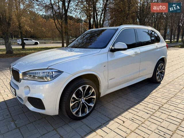 Белый БМВ Х5, объемом двигателя 3 л и пробегом 140 тыс. км за 30000 $, фото 5 на Automoto.ua