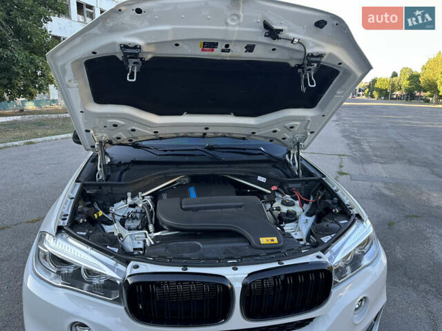 Белый БМВ Х5, объемом двигателя 2 л и пробегом 100 тыс. км за 32000 $, фото 7 на Automoto.ua