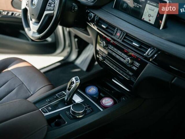 Білий БМВ Х5, об'ємом двигуна 2 л та пробігом 153 тис. км за 32800 $, фото 16 на Automoto.ua